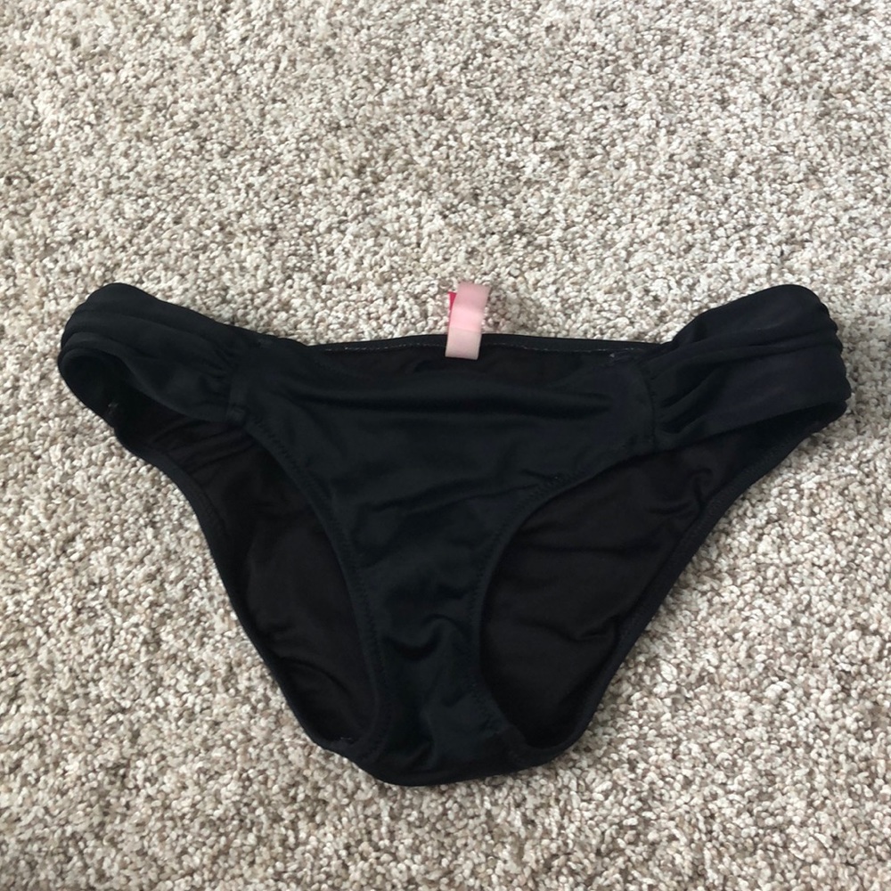 black vs bottoms